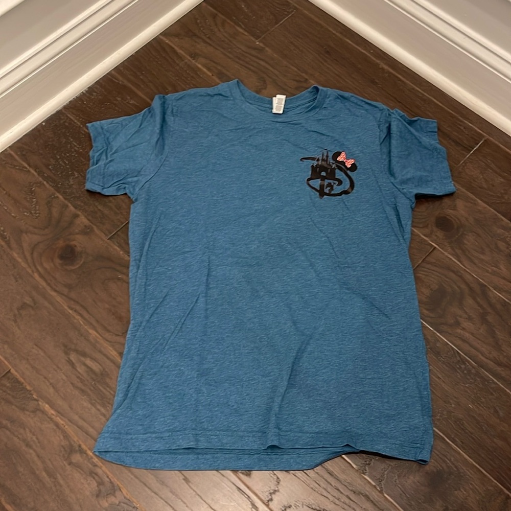 Disney tee sz L